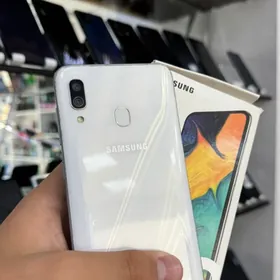 SAMSUNG A30