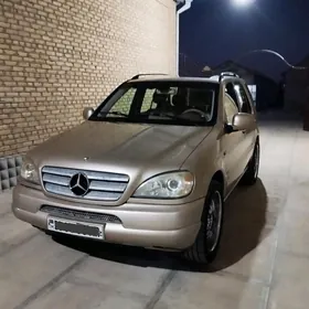 Mercedes-Benz ML350 2001