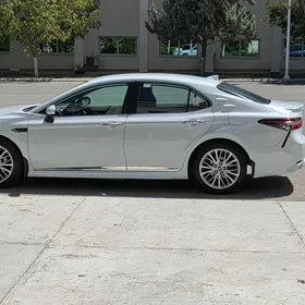 Toyota Camry 2021