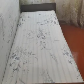 Кровати из дерева