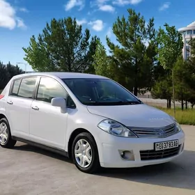 Nissan Tiida 2010