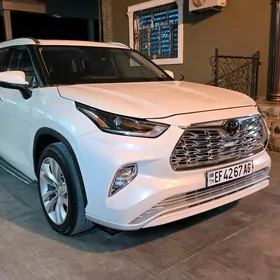 Toyota Highlander 2021