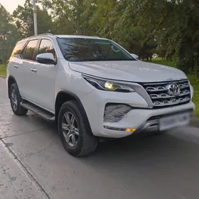Toyota Fortuner 2022