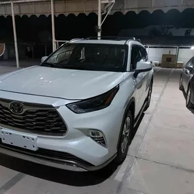 Toyota Highlander 2021