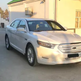 Ford Taurus 2018