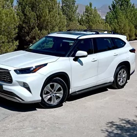 Toyota Highlander 2021
