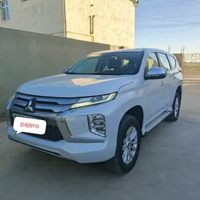 Mitsubishi Pajero 2020