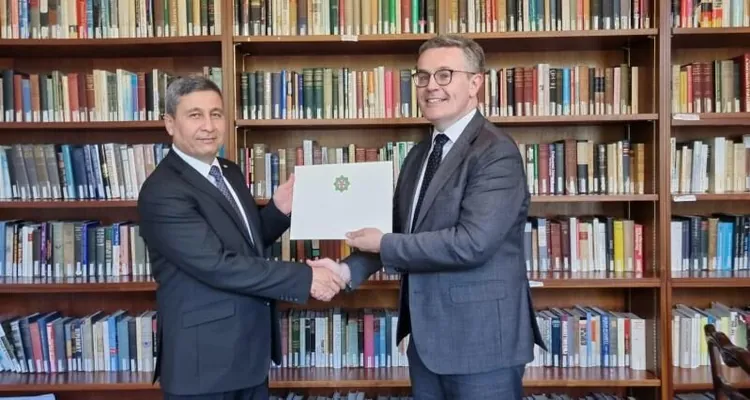 Türkmenistanyň ilçisiniň Irlandiýa iş saparyny amala aşyrdy
