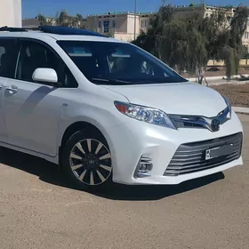 Toyota Sienna 2020