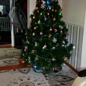 Новогодняя елка с игрушками