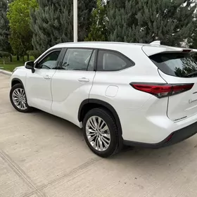 Toyota Highlander 2022