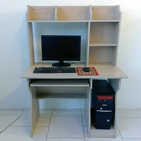 Kompýuter+stoly bn bile