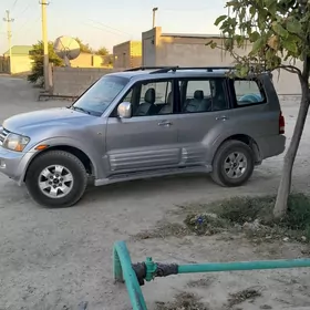 Mitsubishi Pajero 2000