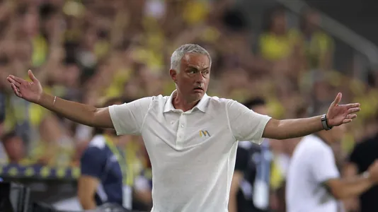 “Fenerbahçe” Mourinýuny baş tälimçi wezipesinden aýyrdy, “Beşiktaş” Sulşer bilen hoşlaşdy
