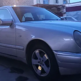 Mercedes-Benz E320 2000