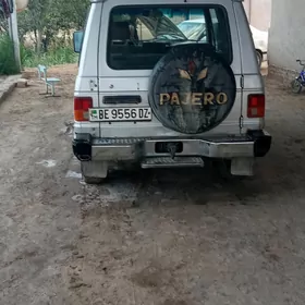 Mitsubishi Pajero 1988