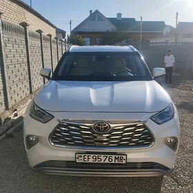Toyota Highlander 2021