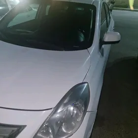 Nissan Versa 2012