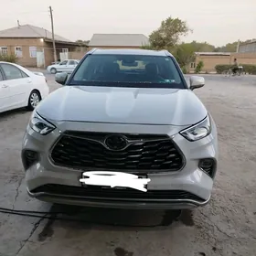 Toyota Highlander 2021