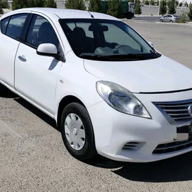 Nissan Sunny 2012