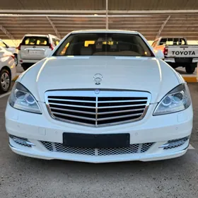Mercedes-Benz S-Class 2012
