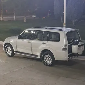 Mitsubishi Pajero 2010