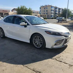 Toyota Camry 2021