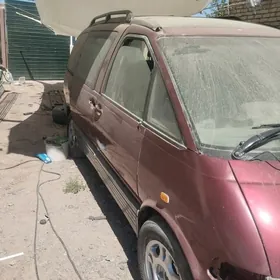 Toyota Previa 1990