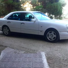 Mercedes-Benz E320 2000