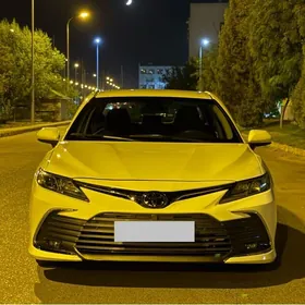 Toyota Camry 2021