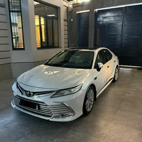 Toyota Camry 2021