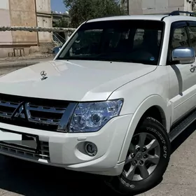 Mitsubishi Pajero 2013