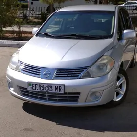 Nissan Versa 2011