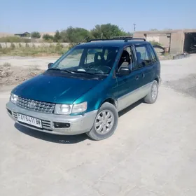 Mitsubishi Chariot 1994