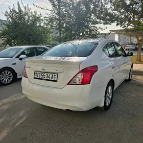 Nissan Versa 2011