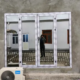 Plastika akno ussa