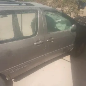 Toyota Sienna 1999