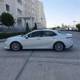 Toyota Camry 2018