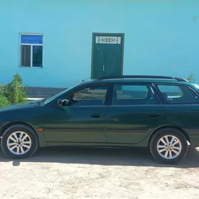 Toyota Avensis 2000