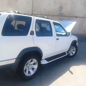 Nissan Pathfinder 1997