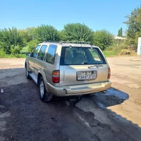 Infiniti QX4 1996