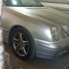 Mercedes-Benz E320 2000