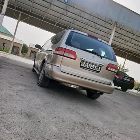 Toyota Sienna 2002