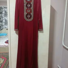 Платья