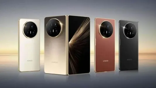 Honor 1999 ýewrodan inçe Magic V5 eplenýän smartfonynyň global satuwyna başlady