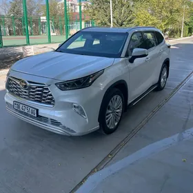 Toyota Highlander 2021