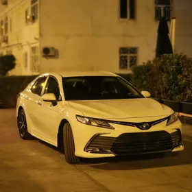 Toyota Camry 2021