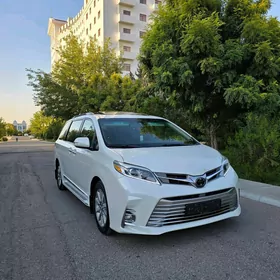 Toyota Sienna 2018