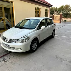 Nissan Tiida 2008