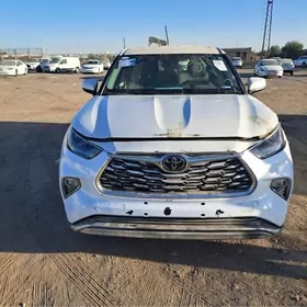 Toyota Highlander 2021